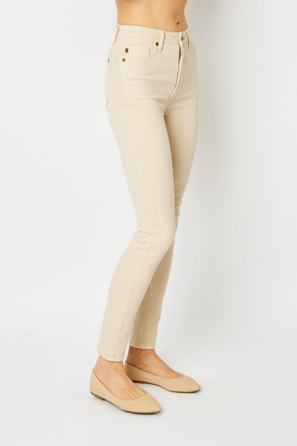 Judy Blue Garment Dyed Tummy Control Skinny Jeans (Bone)