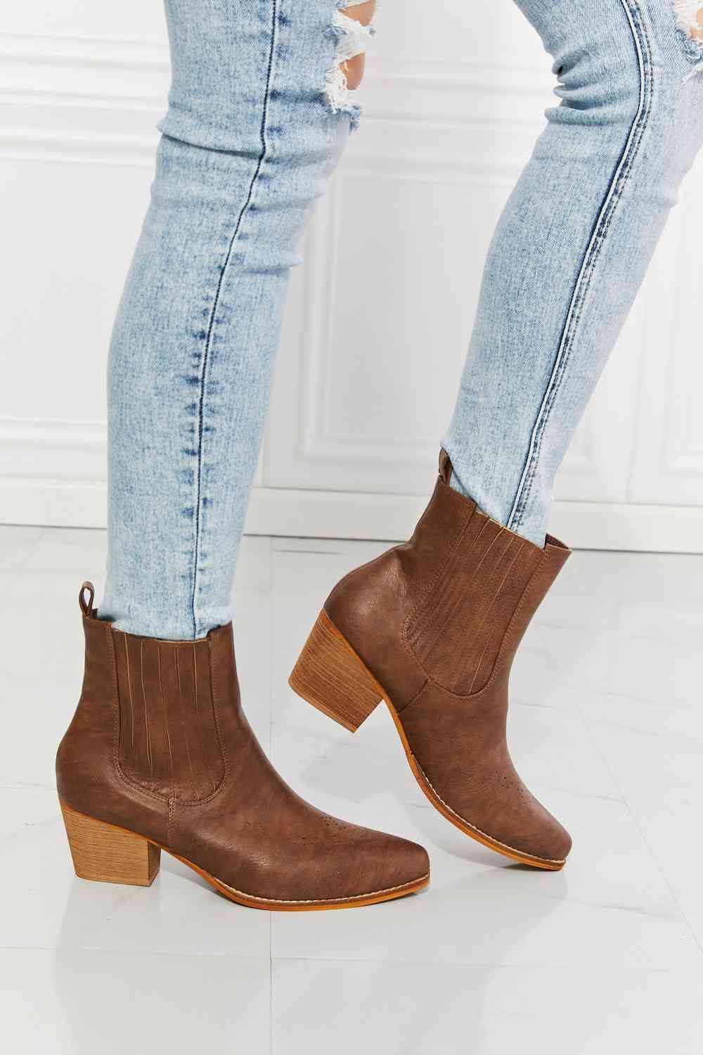 Love the Journey Stacked Heel Chelsea Boot in Chestnut