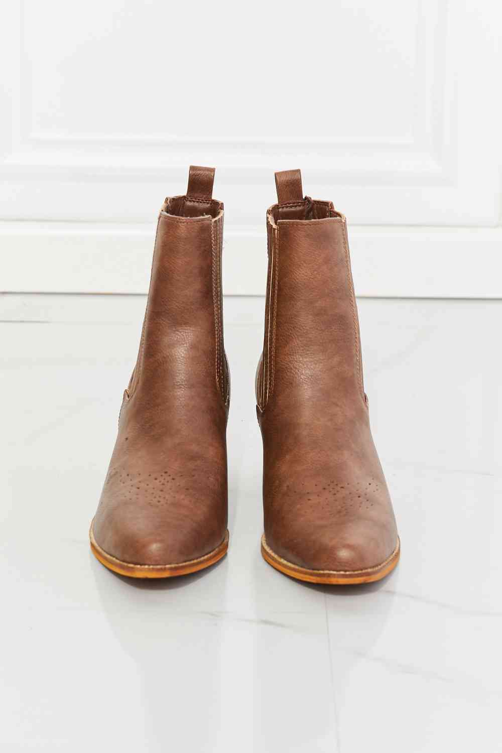 Love the Journey Stacked Heel Chelsea Boot in Chestnut